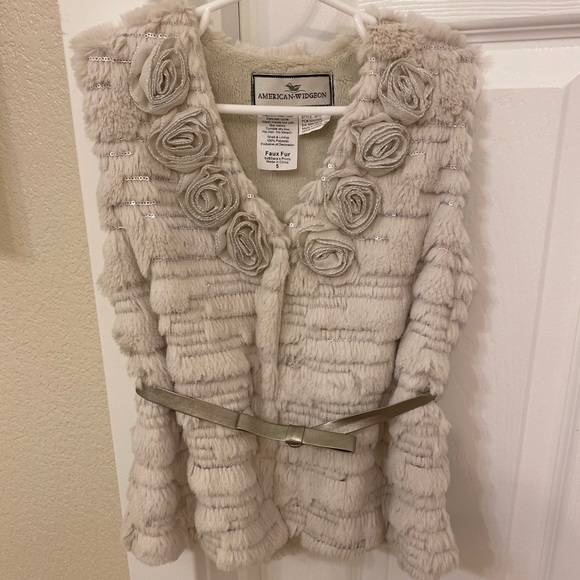 New vest! So cute and stylish - Picture 1 of 2